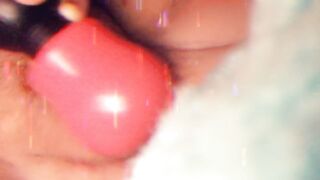 SUPER JUICY SNATCH CUMS ON CAMERA HARD