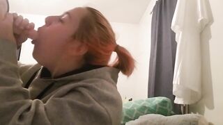 College hotty sucks on sextoy