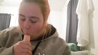 College hotty sucks on sextoy