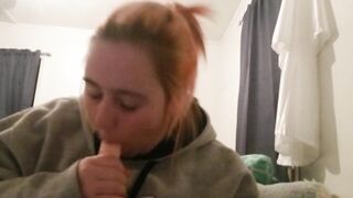 College hotty sucks on sextoy