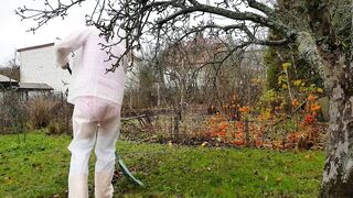 Outdoors Diaper Wetting with Transparent Rain Wear