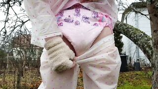 Outdoors Diaper Wetting with Transparent Rain Wear