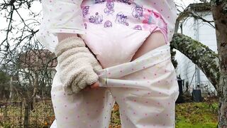 Outdoors Diaper Wetting with Transparent Rain Wear