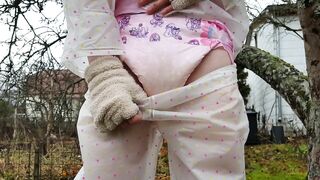 Outdoors Diaper Wetting with Transparent Rain Wear