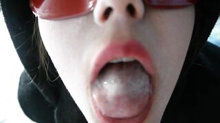 Девушка-вампир получает полный рот спермы и глотает #HALLOWEEN2019