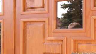 Teens Like It Large - Aleska Is an Irresponsible Gal Who Has Neglected Paying Her Rent but This babe Can Deepthroat Schlong
