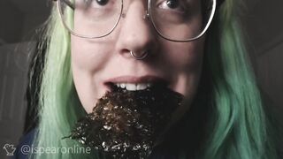 ASMR eating seaweed snacks