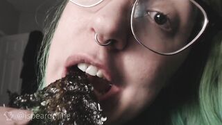 ASMR eating seaweed snacks