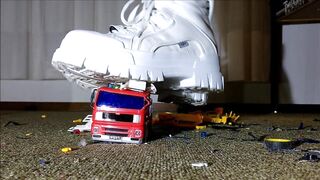 Toycar Crushing with Buffalo Sneaker (Trailer)