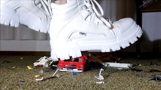 Toycar Crushing with Buffalo Sneaker (Trailer)