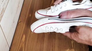 Cumming on fresh Converse