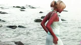 18yo Golden-haired Carmen H Masturbates Her Lovely Twat At the Beach!