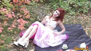 Hawt Tea With Me Outside