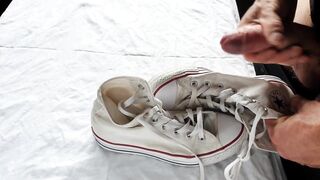 Cum on her converse