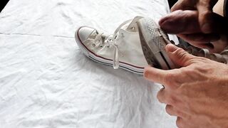 Cum on her converse