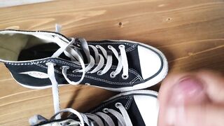 Cumming on her petite hawt Converse