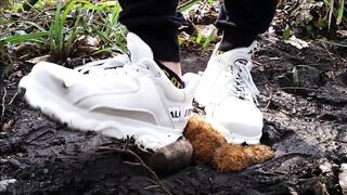 Teddy vs. Buffalo Sneaker