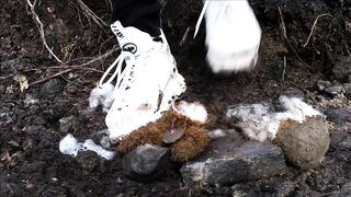 Teddy vs. Buffalo Sneaker
