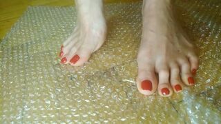 ASMR soothing bubble wrap with lengthy toes - OlgaNovem