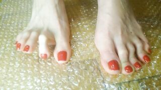 ASMR soothing bubble wrap with lengthy toes - OlgaNovem