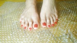 ASMR soothing bubble wrap with lengthy toes - OlgaNovem