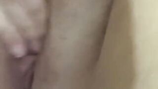 Playing with my self untill I cum