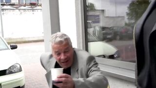 Filthy Tina beim Baecker abgeschleppt