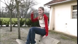 blond nineteen years gal fellatio outdoor