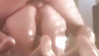 Je la sodomise et elle crie (désolé pour la qualité)