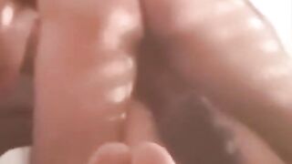 Je la sodomise et elle crie (désolé pour la qualité)