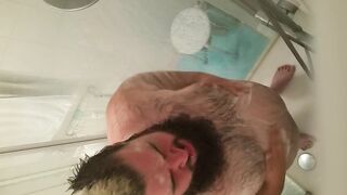Alt beim Duschen