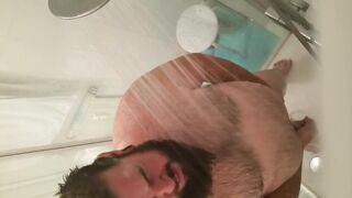 Alt beim Duschen
