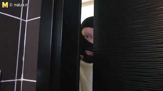 Old floozy step mommy gets a bang on a latrine
