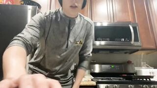 TWITCH STREAM SCREWS CHAT WHILST PLAYING FORTNITE!