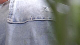 Hold his wang until this chab cums so EPIC!