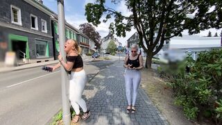 Lara CumKitten - Teaser FERNGESTEUERT durch die Town