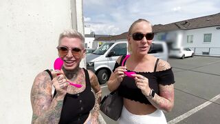 Lara CumKitten - Teaser FERNGESTEUERT durch die Town