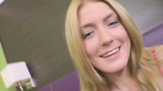 Brunette hair Playgirl Fingers Golden-haired in Steamy Outdoor 3some
