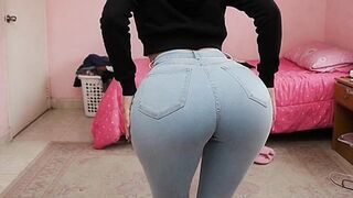 Tiny Large Butt Cutie Twerking Her Giant Butt