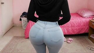 Tiny Large Butt Cutie Twerking Her Giant Butt