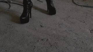 Boots, Jeans & Crushing Tease in an Abandoned Building