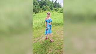 Real TOPLESS MAMA Outside Aged mother I'd like to fuck LARGE TIT in the Sunshine