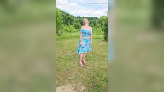 Real TOPLESS MAMA Outside Aged mother I'd like to fuck LARGE TIT in the Sunshine