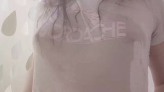 lizzibunni soaked T-shirt
