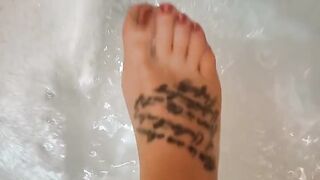 Nylon wetlook feet