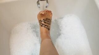 Nylon wetlook feet