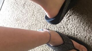 I love the way My feet sound in My flip flops!