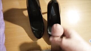 Masturbation and Cumshots on High Heels