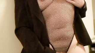 Hawt mother i'd like to fuck playing with here soaking juicy snatch & large nipps -solo female climax