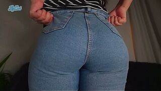 Large-bootied TEEN with a creamy twat giving blowjobs!! Homemade porn xxx.